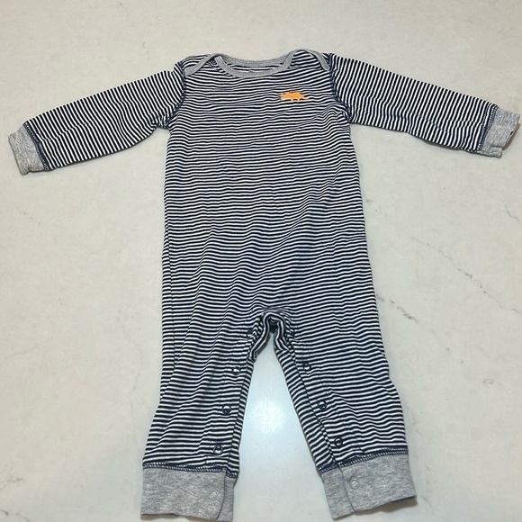 Simple joys Carter's boy pajama, 12 months. - Picture 1 of 2